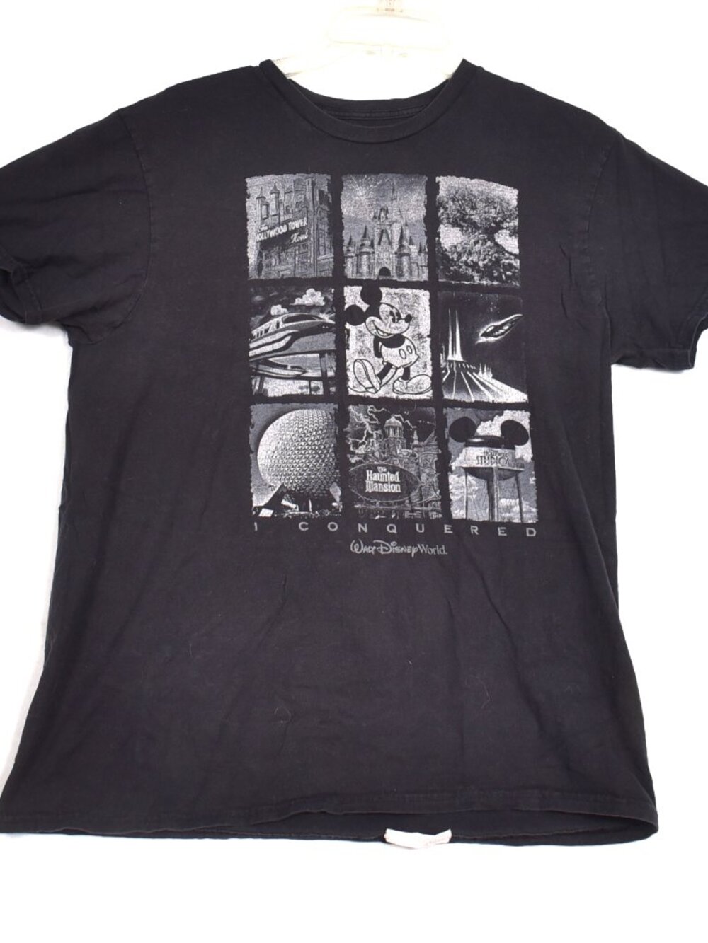 DisneyLand Resort Hanes Graphic Tee Shirt Size Medium Black & White